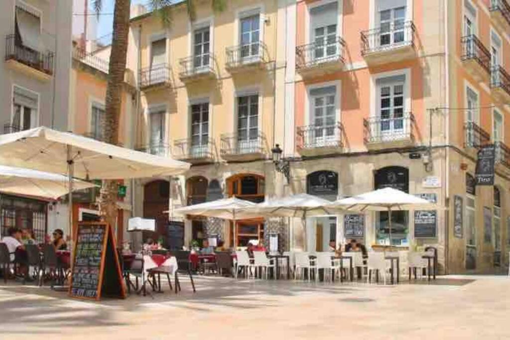 Charming & Spacious Apartment In Historic Centre & Short Walk To Beach 알리칸테 외부 사진